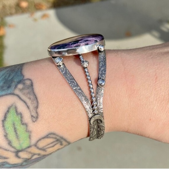Artisan handmade Charoite cuff bracelet - Picture 5 of 7